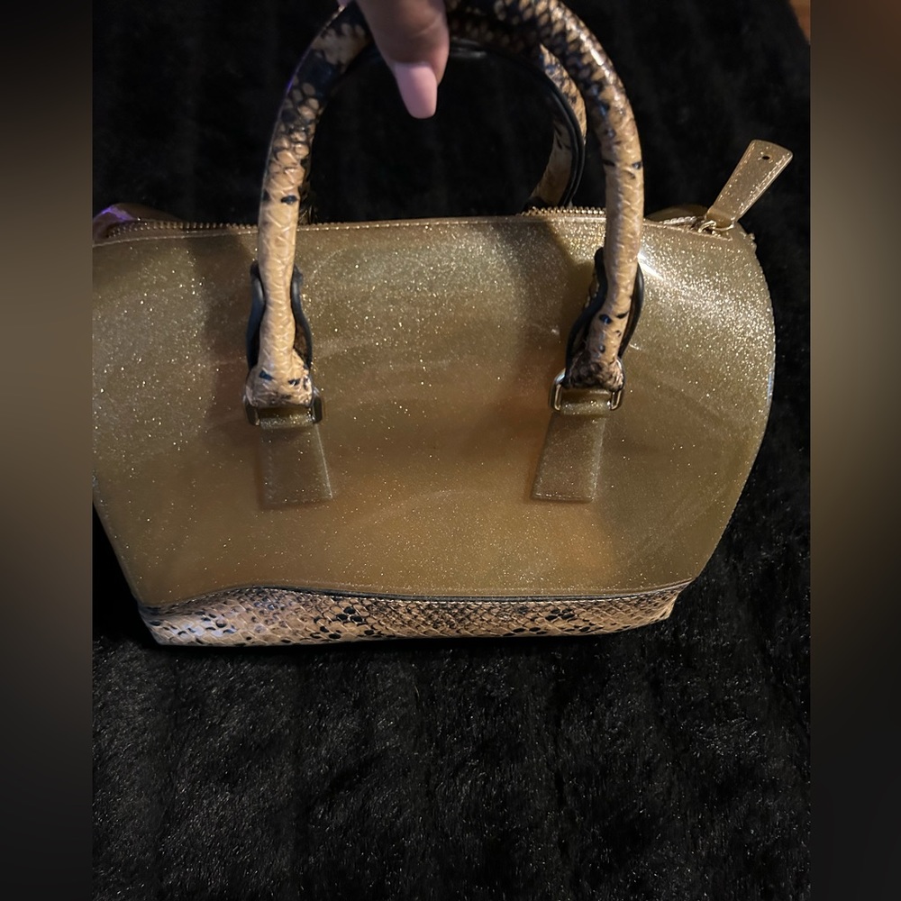 Ladies nude/tan with snakeskin trim. Straps in New condition No Damage at all!💕